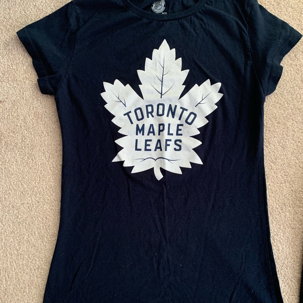 Never worn Toronto maple leaf t shirt.